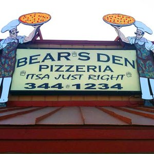 Bear's Den Pizzeria